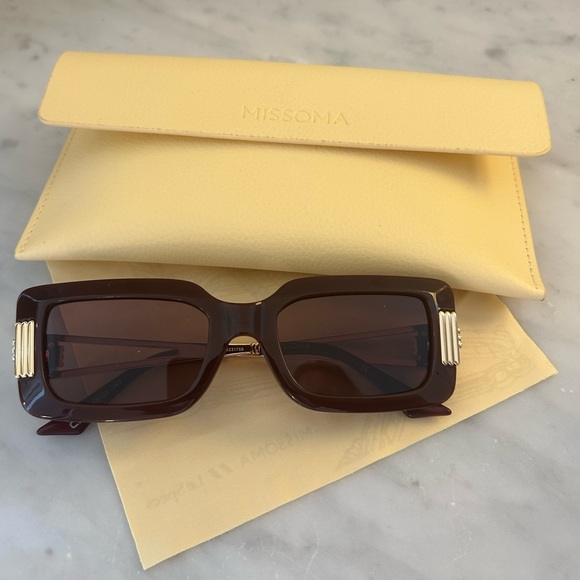 Missoma x Le Specs Orion Ridge Sunglasses in Burgandy - Picture 2 of 6